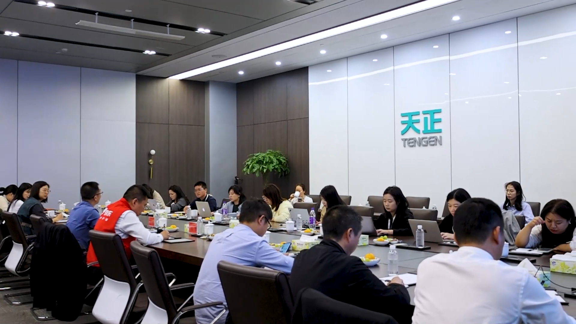 京东工业走进pg电游站，探访产业数智化之路！